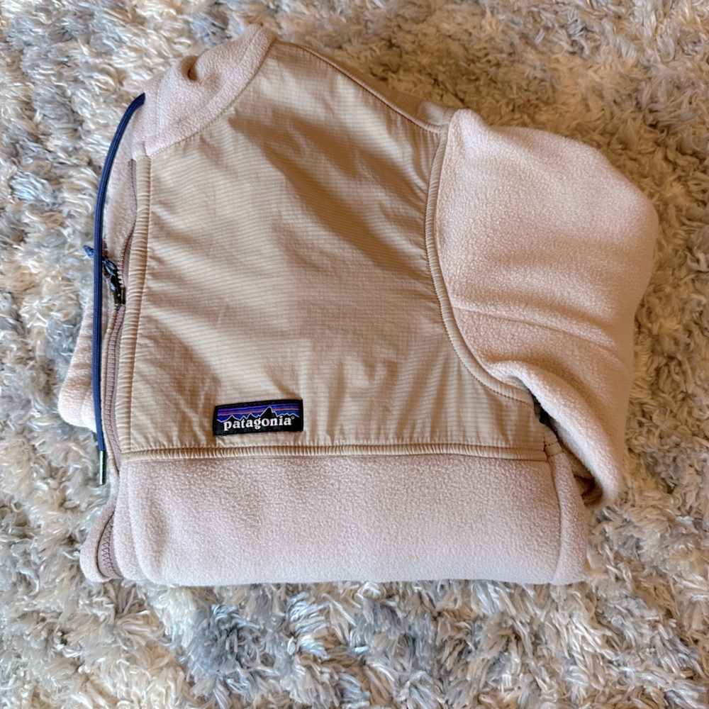Patagonia women’s XS Fleece hooded jacket. Dusty rose pink with light sand beige